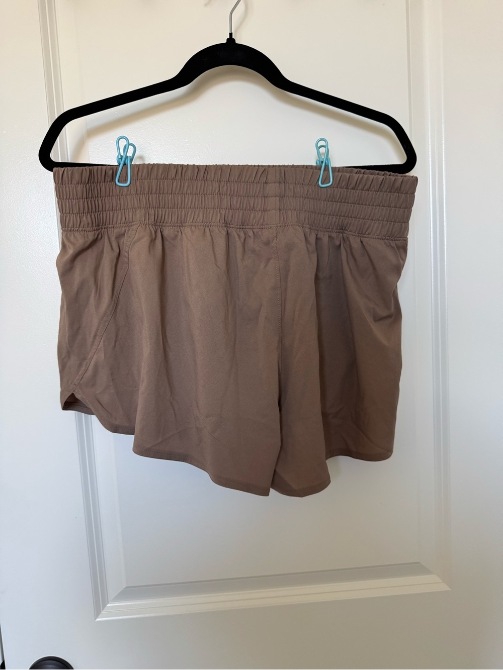 GAP Women's Pull-On Athletic Shorts - Taupe